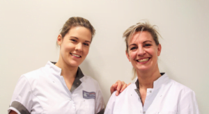 Twee huidtherapeuten