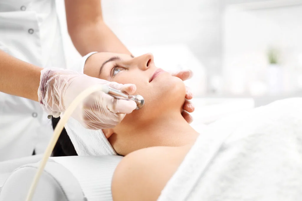 Microdermabrasie in gezicht